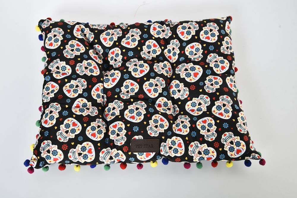 Holiday dogs print cushion