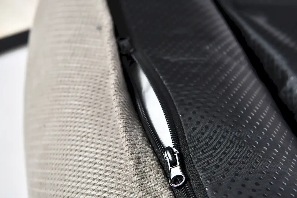 quilted dog bed's zipper design