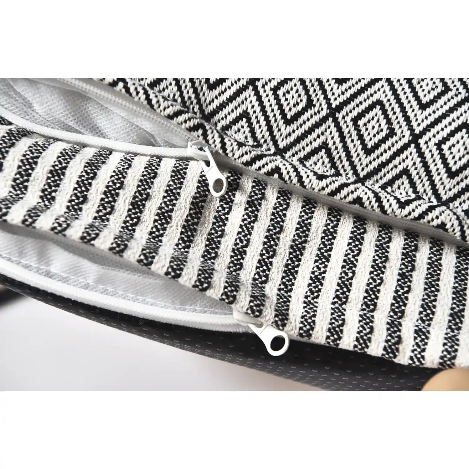 luxurious pet sofa bed's zipper design