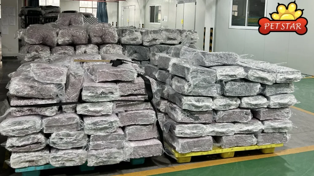 Stability of pet bed stacking